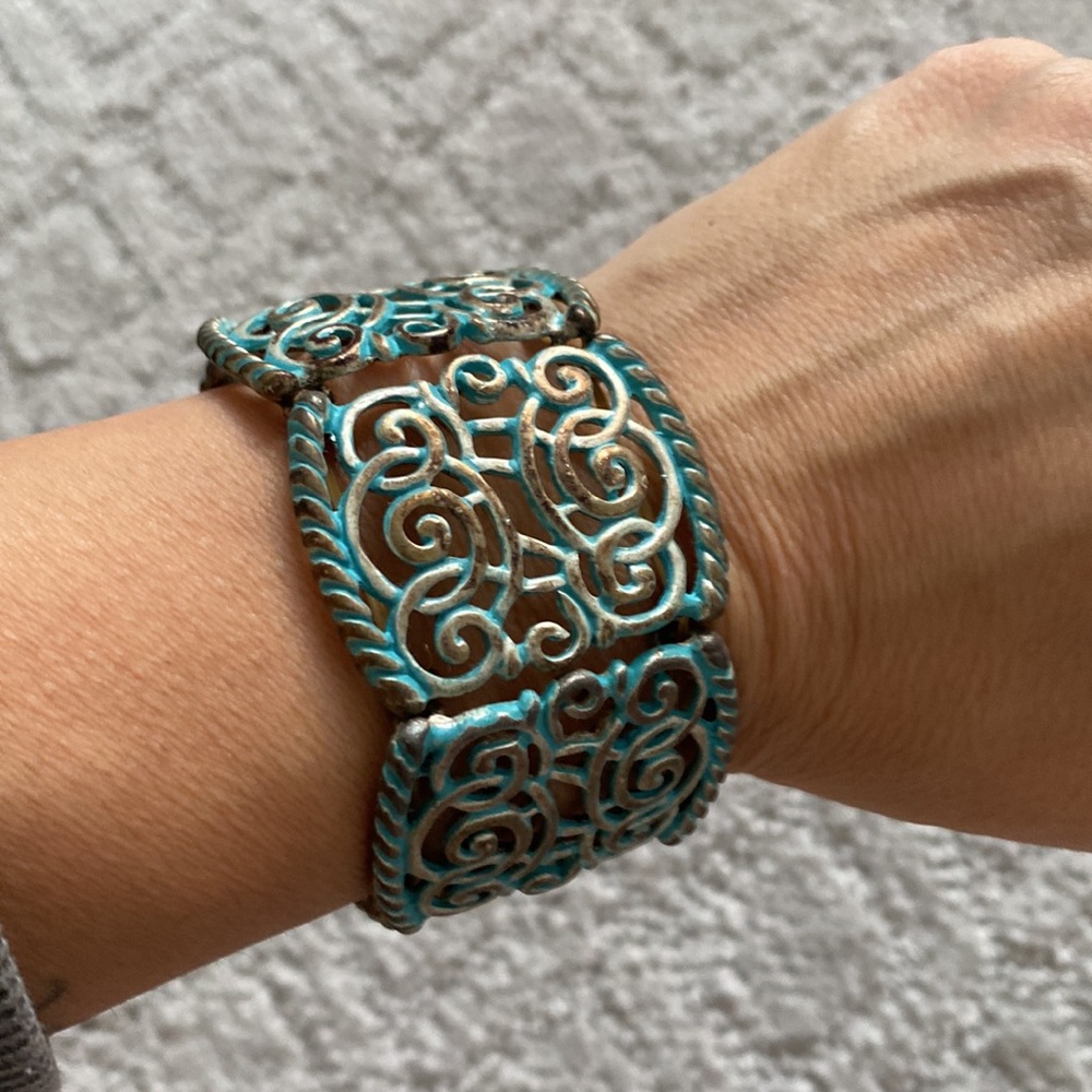 Vintage Contempo Casuals aqua blue bracelet
